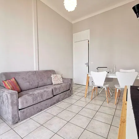 Palm Tree Promenade Apartment